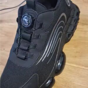 Men's Black Athletic Shoes